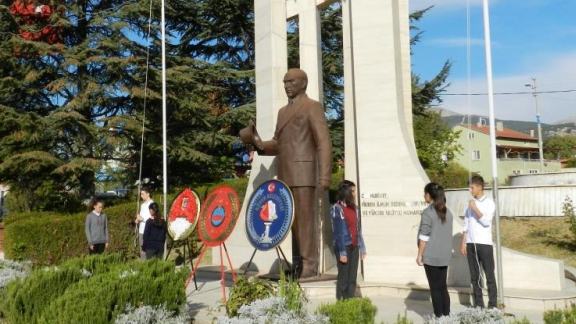 Türkiye Cumhuriyetinin kurucusu Büyük Önder Mustafa Kemal Atatürk´ün ölümünün 77. yıldönümünü Anma Programı